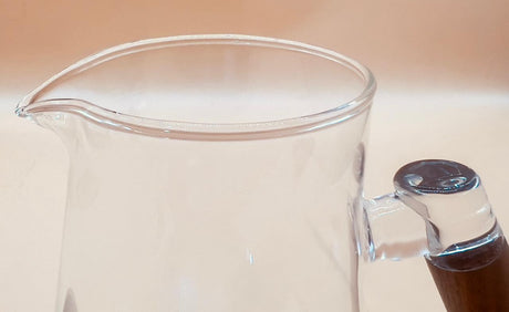 AKDC Glass Jug with Wooden Lid and Handle 1500ml, Clear & Transparent - Al Kabayel Discount CentreAKDC Glass Jug with Wooden Lid and Handle 1500ml, Clear & TransparentJugsAKDCAl Kabayel Discount Centre