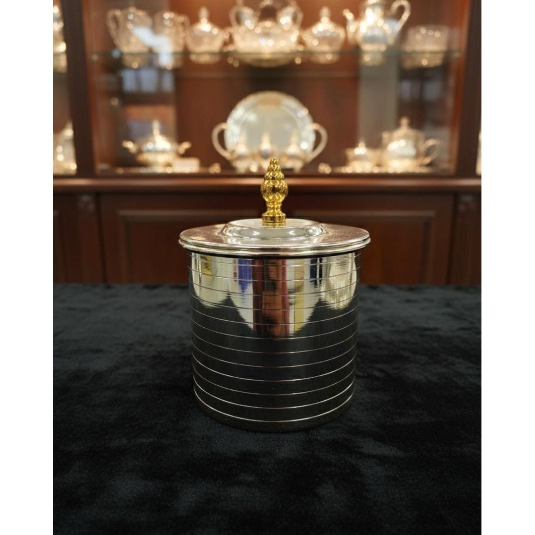 AKDC Premium Glass Sugar Pot with Silver Metal Lid and Gold Finish – Elegant Storage Jar for Sugar, Coffee, or Spices – Modern Kitchen Countertop Decor 10x10 cm - Al Kabayel Discount CentreAKDC Premium Glass Sugar Pot with Silver Metal Lid and Gold Finish – Elegant Storage Jar for Sugar, Coffee, or Spices – Modern Kitchen Countertop Decor 10x10 cmJars & Food SaversAKDCAl Kabayel Discount Centre