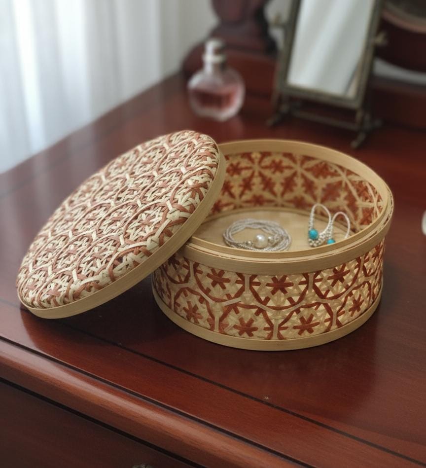 AKDC Round Bamboo Mesh Basket with Lid 26 cm – Large Decorative Food Storage Basket - Al Kabayel Discount CentreAKDC Round Bamboo Mesh Basket with Lid 26 cm – Large Decorative Food Storage BasketOrganizers & AccessoriesAKDCAl Kabayel Discount Centre