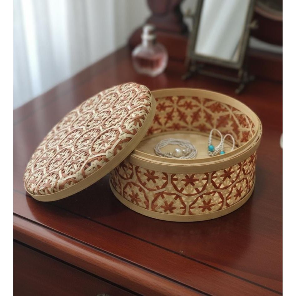 AKDC Round Bamboo Mesh Basket with Lid 26 cm – Large Decorative Food Storage Basket - Al Kabayel Discount CentreAKDC Round Bamboo Mesh Basket with Lid 26 cm – Large Decorative Food Storage BasketOrganizers & AccessoriesAKDCAl Kabayel Discount Centre