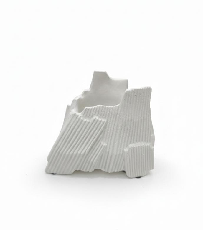 AKDC White Hard Plastic Flower Vase – Wide Square Shape Modern Piece – 19×19 cm - Al Kabayel Discount CentreAKDC White Hard Plastic Flower Vase – Wide Square Shape Modern Piece – 19×19 cmFlower/Plant PotsAKDCAl Kabayel Discount Centre