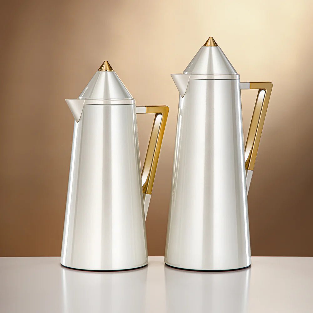 Almarjan 2pcs Vacuum flask 0.7L + 1.0L Pearl white & gold (FG818 - 070/100 PW/G) - Al Kabayel Discount CentreAlmarjan 2pcs Vacuum flask 0.7L + 1.0L Pearl white & gold (FG818 - 070/100 PW/G)ThermosALMARJANAl Kabayel Discount Centre