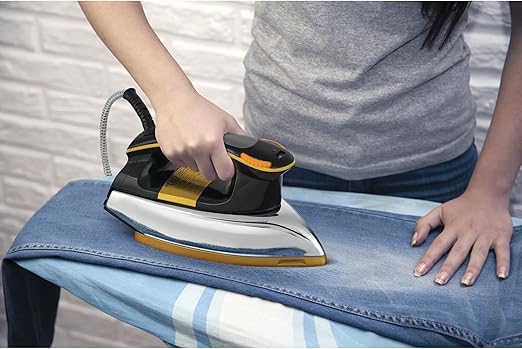 Black & Decker - 1200W Heavy Weight Dry Iron Black/Gold - Al Kabayel Discount CentreBlack & Decker - 1200W Heavy Weight Dry Iron Black/GoldIrons & SteamersBLACK & DECKERAl Kabayel Discount Centre