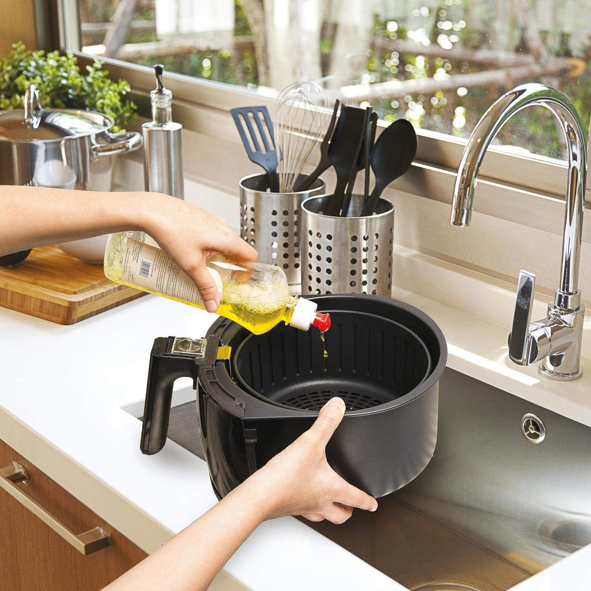 BLACK+DECKER 3.5L Manual Aerofry Air Fryer With Rapid Air Convection Technology, Black/Grey - AF200 - B5 , 2 Years Warranty - Al Kabayel Discount CentreBLACK+DECKER 3.5L Manual Aerofry Air Fryer With Rapid Air Convection Technology, Black/Grey - AF200 - B5 , 2 Years WarrantyAir FryersBLACK & DECKERAl Kabayel Discount Centre