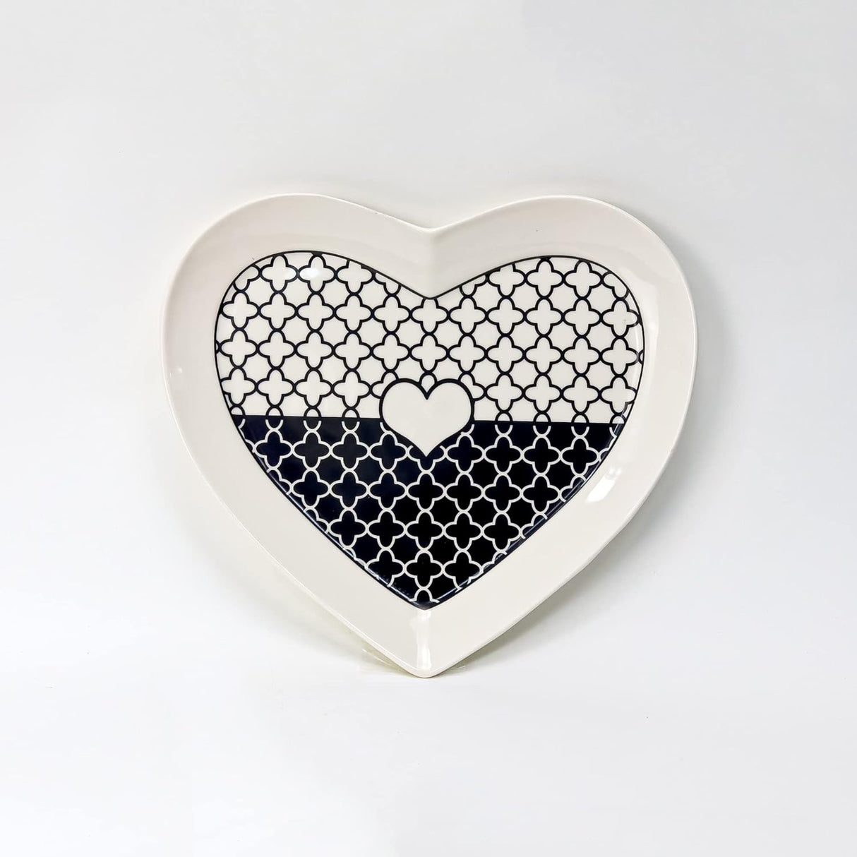 Ceramic Heart Shape Cookies Plate Lovely Design Texture in Black & White Snacks Plates Dinner Fruits Bowl Home D‚cor Dining Tableware Bowls Gift Lovers Girlfriend Wife (Snack Plate - 10" Inch) - Al Kabayel Discount CentreCeramic Heart Shape Cookies Plate Lovely Design Texture in Black & White Snacks Plates Dinner Fruits Bowl Home D‚cor Dining Tableware Bowls Gift Lovers Girlfriend Wife (Snack Plate - 10" Inch)Al Kabayel Discount CenterAl Kabayel Discount Centre