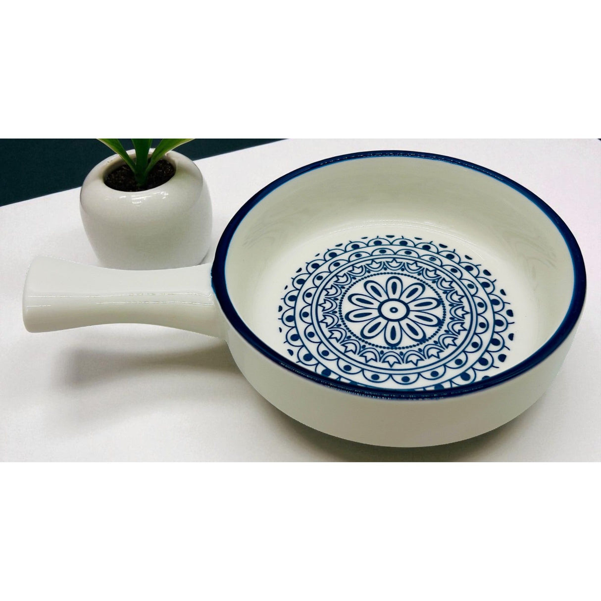 Che Brucia Ceramic Round Pan 8.5" x 6", Blue Floral Pattern - Al Kabayel Discount CentreChe Brucia Ceramic Round Pan 8.5" x 6", Blue Floral PatternServing TraysCHE BRUCIAAl Kabayel Discount Centre