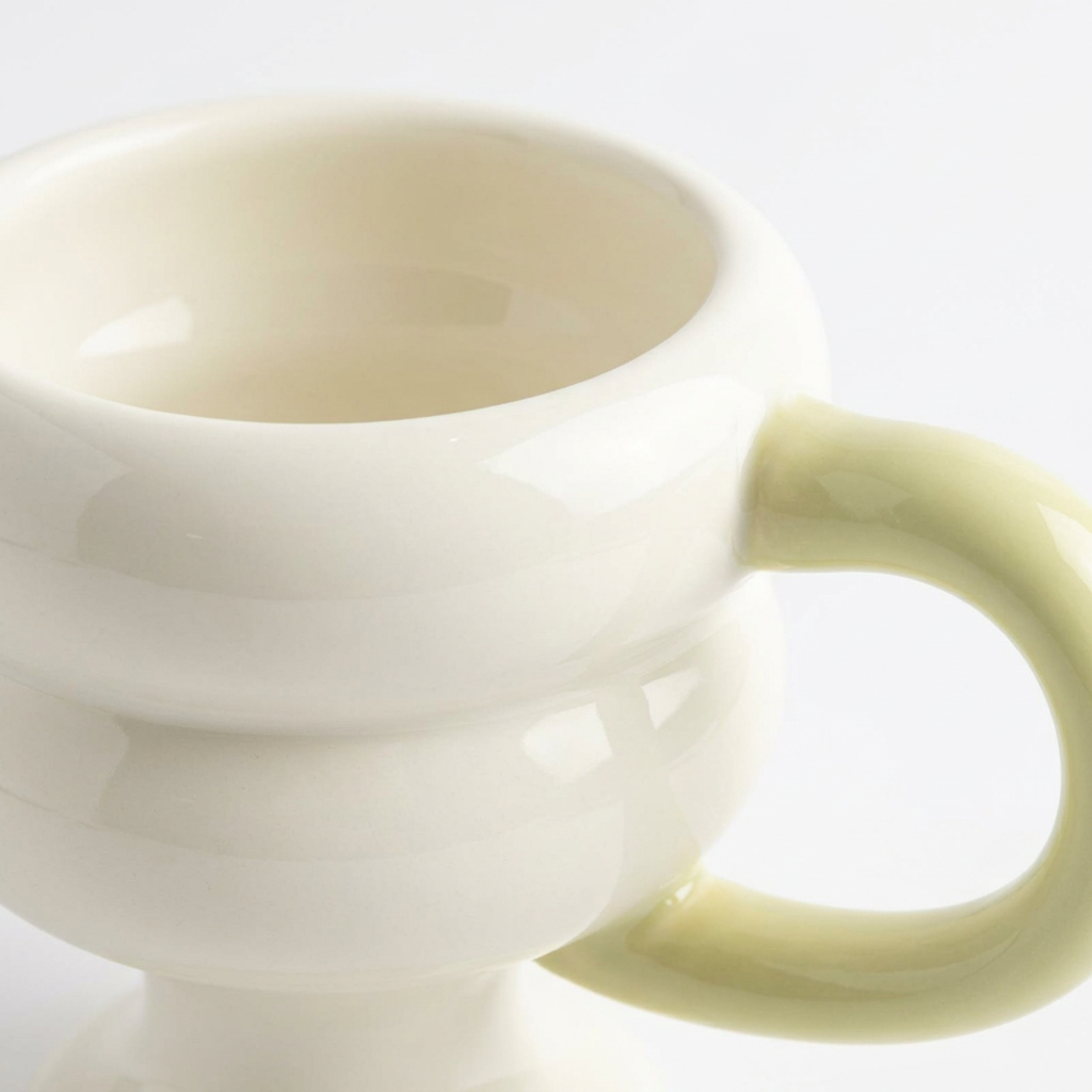 كوب سيراميك بقاعدة بمقبض أخضر مريمي – 300 مل