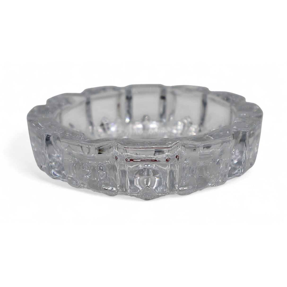 DELI Modern Round Glass Ashtray with Artistic Design – Strong & Stylish Clear Glass Smoking Accessory for Everyday Use – 13×4 cm - Al Kabayel Discount CentreDELI Modern Round Glass Ashtray with Artistic Design – Strong & Stylish Clear Glass Smoking Accessory for Everyday Use – 13×4 cmHome Décor AccentsDELIAl Kabayel Discount Centre