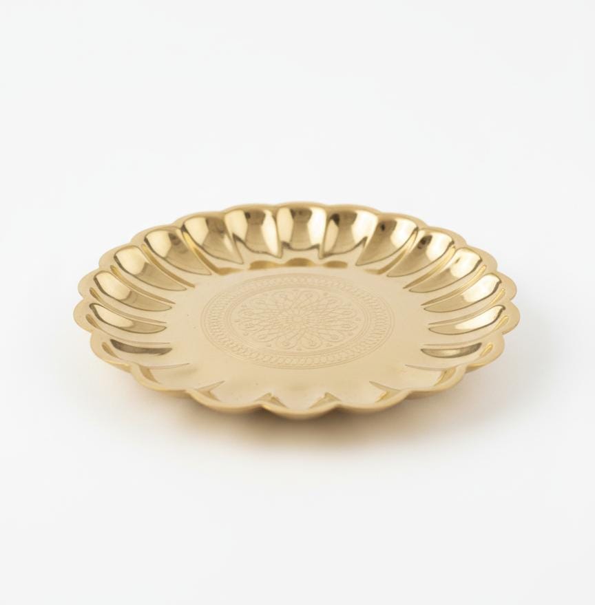 Edelolanz Gold Flower Shape Steel Tray 15 cm – Premium Decorative Dish, Shiny Finish, Ideal for Centerpieces, Snacks, or Small Décor Items - Al Kabayel Discount CentreEdelolanz Gold Flower Shape Steel Tray 15 cm – Premium Decorative Dish, Shiny Finish, Ideal for Centerpieces, Snacks, or Small Décor ItemsServing TraysEDELOLANZAl Kabayel Discount Centre