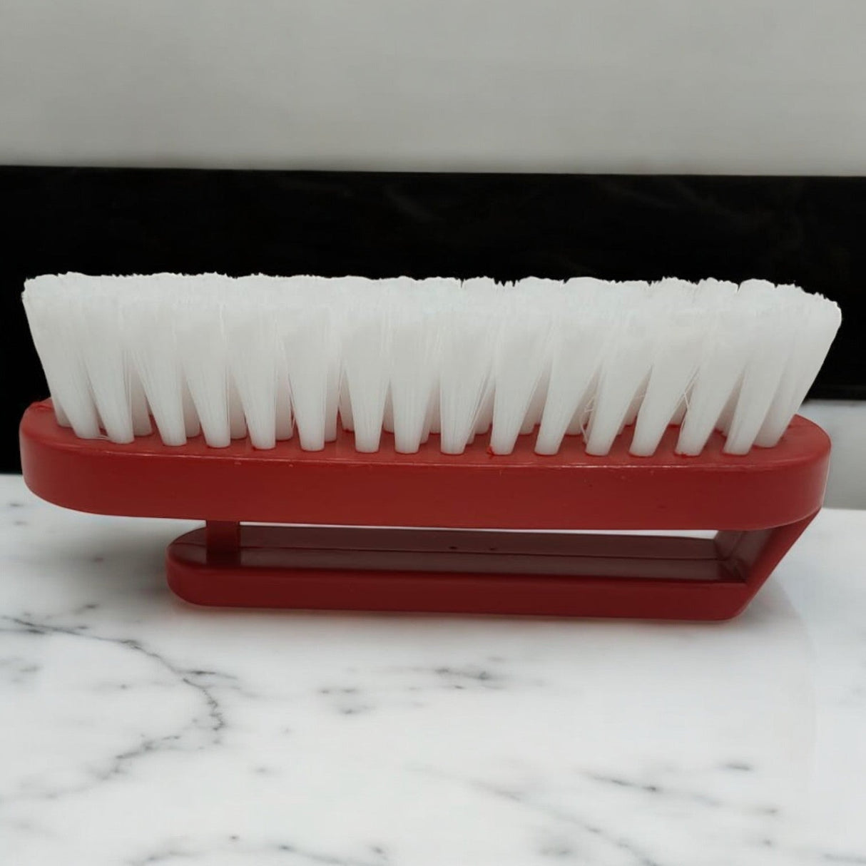 Gala Plastic Nylon Cloth Brush 16cm - Red & White - Al Kabayel Discount CentreGala Plastic Nylon Cloth Brush 16cm - Red & WhiteCleaning SuppliesAKDCAl Kabayel Discount Centre