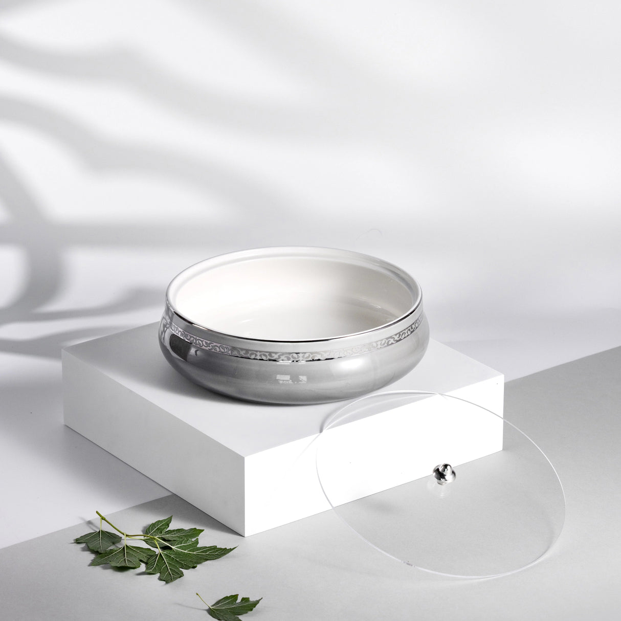 Otantic Naqsh Ceramic Dates Bowl with Lid 23.5cm*6.5cm, Grey/Silver - ET2973 - Al Kabayel Discount CentreOtantic Naqsh Ceramic Dates Bowl with Lid 23.5cm*6.5cm, Grey/Silver - ET2973BowlsOTANTIKAl Kabayel Discount Centre