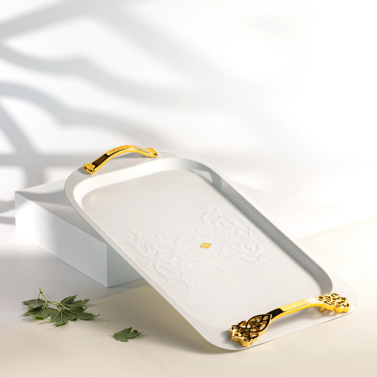 Otantic Naqsh Luxury Metal Serving Tray 52.7cm*32cm, White/Gold - HJ1406 - Al Kabayel Discount CentreOtantic Naqsh Luxury Metal Serving Tray 52.7cm*32cm, White/Gold - HJ1406Serving TraysOTANTIKAl Kabayel Discount Centre