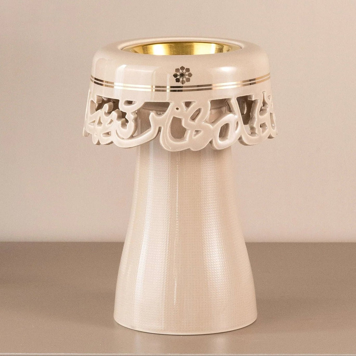 Otantik Mirral Decorative Porcelain Incense Burner – Beige with Gold Accent (11*17.5 cm) - Al Kabayel Discount CentreOtantik Mirral Decorative Porcelain Incense Burner – Beige with Gold Accent (11*17.5 cm)Porcelain Incense BurnerOTANTIKAl Kabayel Discount Centre