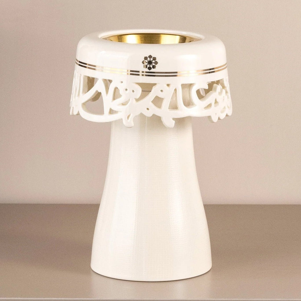 Otantik Mirral Decorative Porcelain Incense Burner – White with Gold Accent (11*17.5 cm) - Al Kabayel Discount CentreOtantik Mirral Decorative Porcelain Incense Burner – White with Gold Accent (11*17.5 cm)Porcelain Incense BurnerOTANTIKAl Kabayel Discount Centre