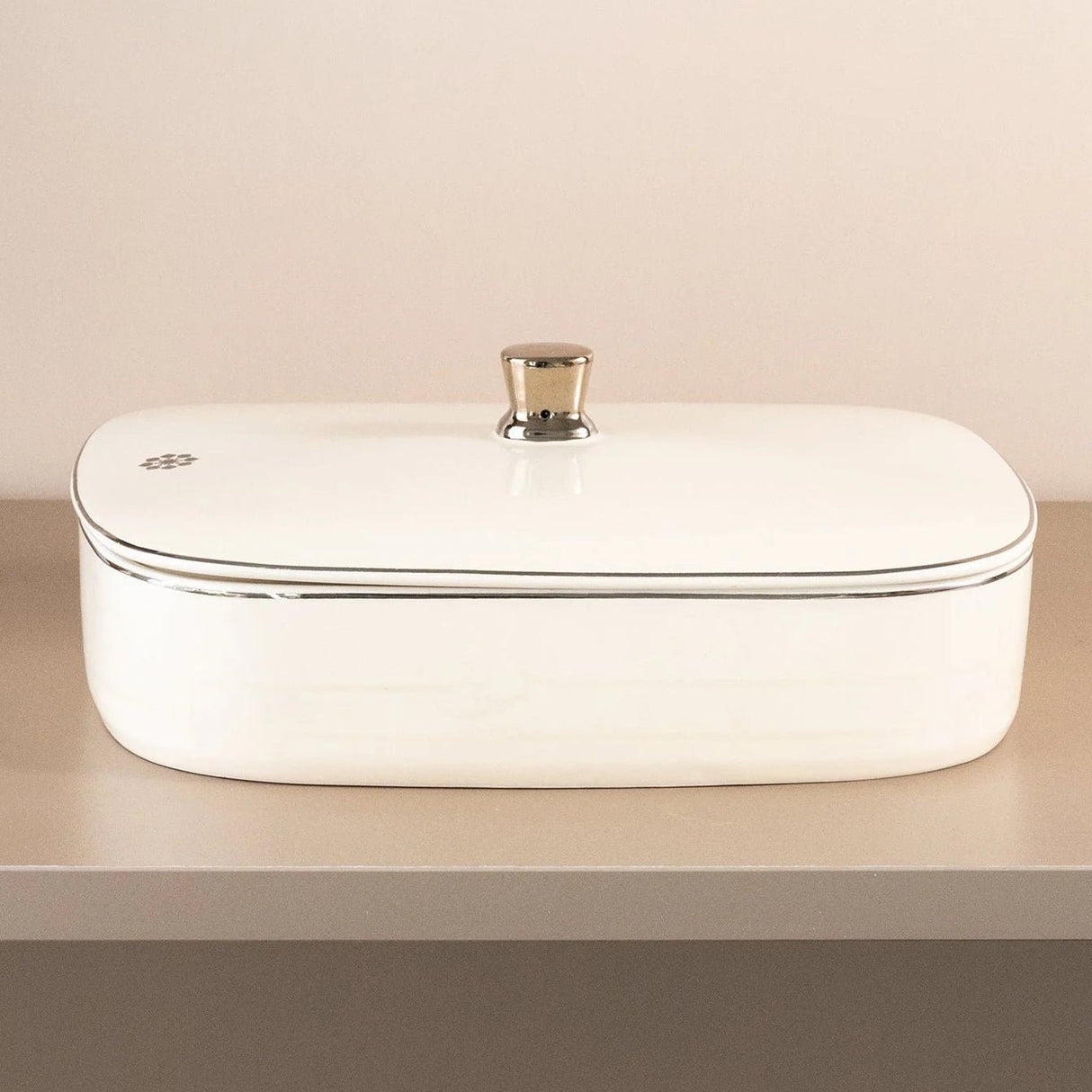 Otantik Mirral Elegant Medium Porcelain Serving & Date Bowl – White with Silver Rim (8 Inch) - Al Kabayel Discount CentreOtantik Mirral Elegant Medium Porcelain Serving & Date Bowl – White with Silver Rim (8 Inch)BowlsOTANTIKAl Kabayel Discount Centre