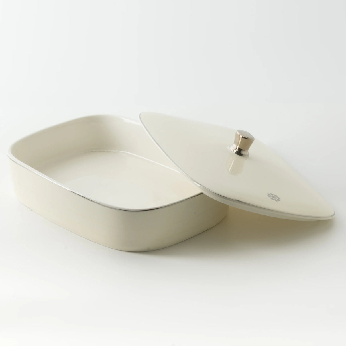 Otantik Mirral Elegant Medium Porcelain Serving & Date Bowl – White with Silver Rim (8 Inch) - Al Kabayel Discount CentreOtantik Mirral Elegant Medium Porcelain Serving & Date Bowl – White with Silver Rim (8 Inch)BowlsOTANTIKAl Kabayel Discount Centre