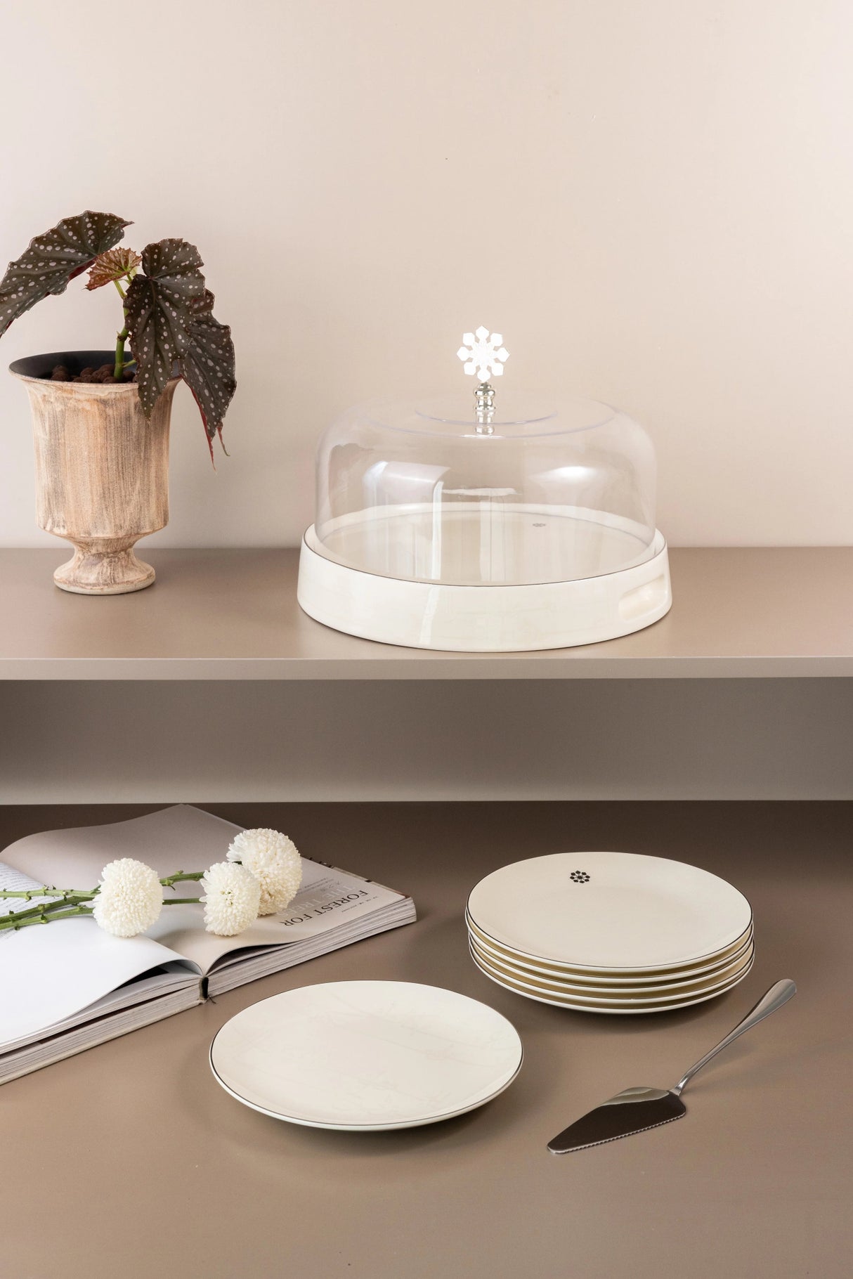 Otantik Mirral Premium 9 - Piece Porcelain Cake Serving Set with Acrylic Lid – White & Silver (7.5+10") - Al Kabayel Discount CentreOtantik Mirral Premium 9 - Piece Porcelain Cake Serving Set with Acrylic Lid – White & Silver (7.5+10")Serving TraysOTANTIKAl Kabayel Discount Centre