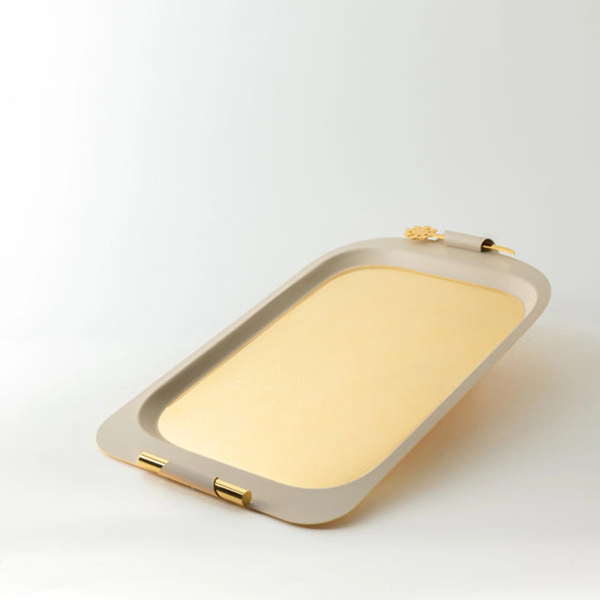 Otantik Mirral Premium Stainless Steel Serving Tray – White with Gold Detailing (53×31 cm) - Al Kabayel Discount CentreOtantik Mirral Premium Stainless Steel Serving Tray – White with Gold Detailing (53×31 cm)Serving TraysOTANTIKAl Kabayel Discount Centre