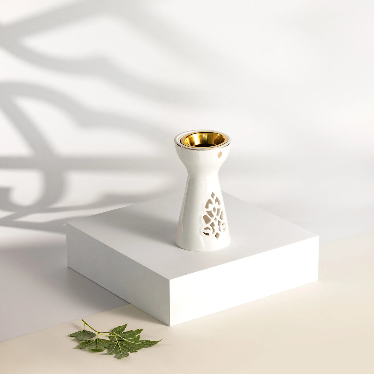 Otantik Naqsh Porcelain Incence Burner 9cm*17.5cm, White/Gold - ET2980 - Al Kabayel Discount CentreOtantik Naqsh Porcelain Incence Burner 9cm*17.5cm, White/Gold - ET2980Home Décor AccentsOTANTIKAl Kabayel Discount Centre