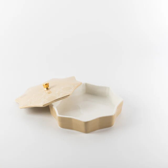 Otantik Octara - Medium Decorative Canister - Porcelain - Ivory & Gold - 7"*2" - Al Kabayel Discount CentreOtantik Octara - Medium Decorative Canister - Porcelain - Ivory & Gold - 7"*2"Jars & Food SaversOTANTIKAl Kabayel Discount Centre