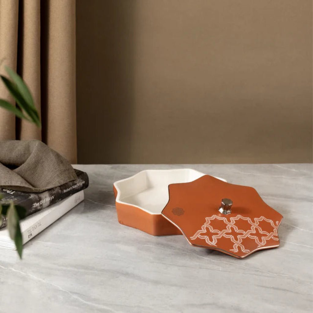 Otantik Octara - Medium Decorative Canister - Porcelain - Orange & Silver - 7"*2" - Al Kabayel Discount CentreOtantik Octara - Medium Decorative Canister - Porcelain - Orange & Silver - 7"*2"Jars & Food SaversOTANTIKAl Kabayel Discount Centre