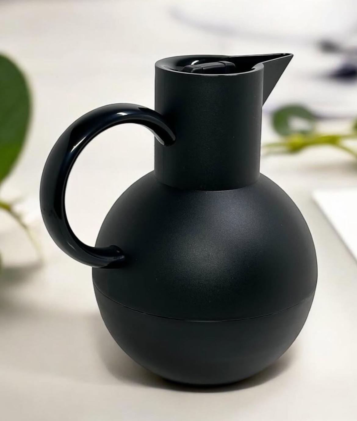 Raz Ball Shaped Vaccum Flask 1000ml, Black - Al Kabayel Discount CentreRaz Ball Shaped Vaccum Flask 1000ml, BlackThermosRAZAl Kabayel Discount Centre