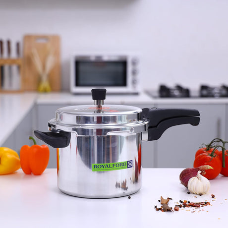 Royalford Aluminium Pressure Cooker 3 Liter, Induction Compaible, Silver - RF9750 - Al Kabayel Discount CentreRoyalford Aluminium Pressure Cooker 3 Liter, Induction Compaible, Silver - RF9750Pressure CookersROYALFORDAl Kabayel Discount Centre