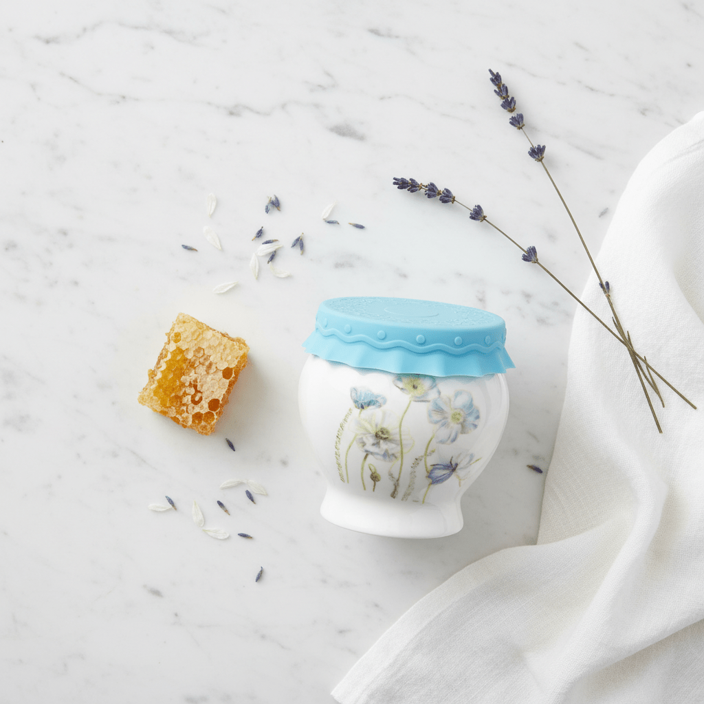 Solecasa White Ceramic Honey Jar with Flower Design & Blue Silicone Lid — 300ml - Al Kabayel Discount CentreSolecasa White Ceramic Honey Jar with Flower Design & Blue Silicone Lid — 300mlJars & Food SaversSOLECASAAl Kabayel Discount Centre