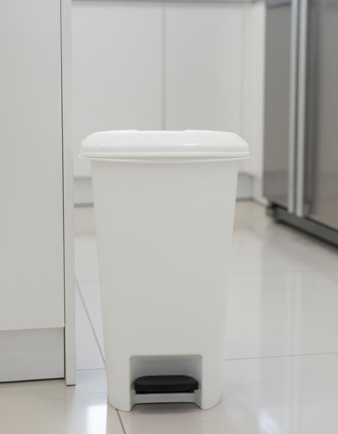 UFO 15 Litre Pedal Dustbin – Plastic Foot Pedal Waste Bin 32x23x40 cm, White Color, Hygienic & Durable - Al Kabayel Discount CentreUFO 15 Litre Pedal Dustbin – Plastic Foot Pedal Waste Bin 32x23x40 cm, White Color, Hygienic & DurableTrash CanUFOAl Kabayel Discount Centre