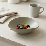 Ceramic Bowl with Rounded Triangular Design – 21×19cm