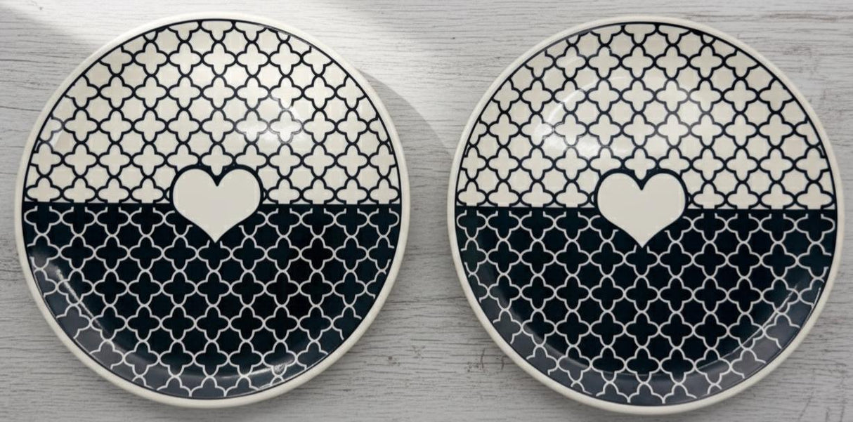 AKDC 2pcs Round Ceramic Cake Plate 20cm, Black/White - Al Kabayel Discount CentreAKDC 2pcs Round Ceramic Cake Plate 20cm, Black/WhitePlatesAKDCAl Kabayel Discount Centre