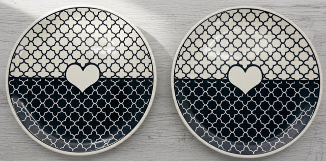 AKDC 2pcs Round Ceramic Cake Plate 20cm, Black/White - Al Kabayel Discount CentreAKDC 2pcs Round Ceramic Cake Plate 20cm, Black/WhitePlatesAKDCAl Kabayel Discount Centre