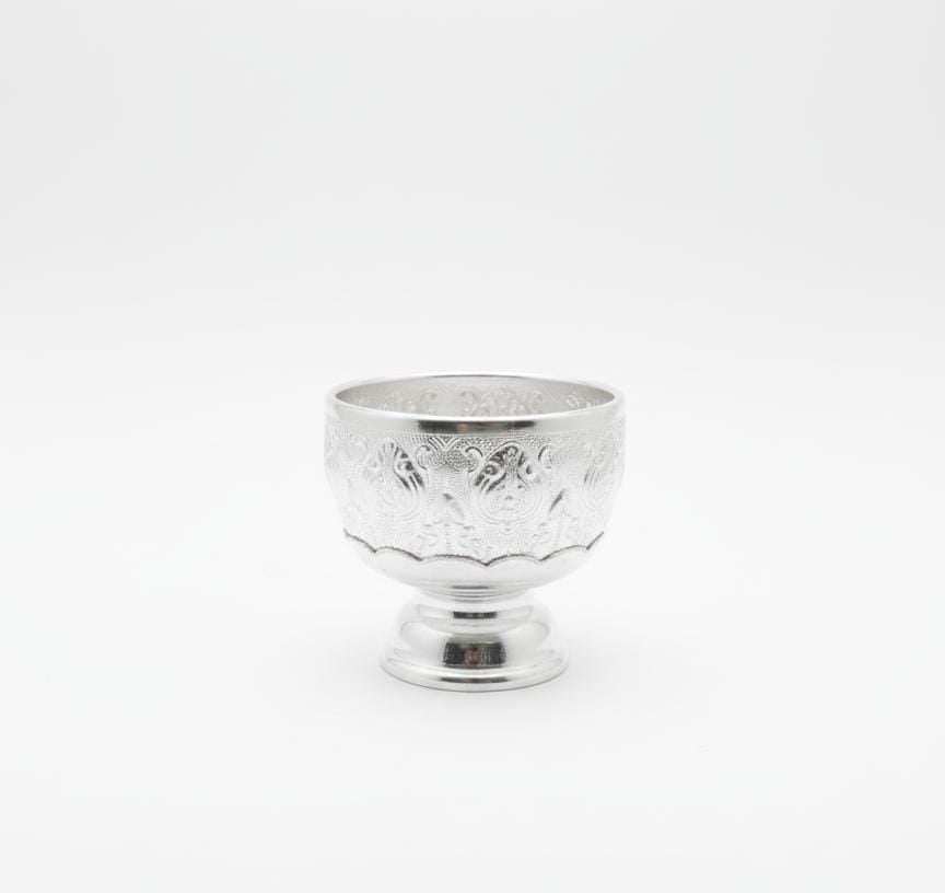 AKDC Aluminium Bowl with Stand – Unique Silver Design | 8 cm Elegant Home Decor Piece - Al Kabayel Discount CentreAKDC Aluminium Bowl with Stand – Unique Silver Design | 8 cm Elegant Home Decor PieceBowlsAKDCAl Kabayel Discount Centre