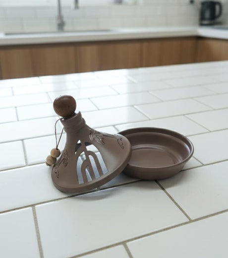 AKDC Compact Metal Tajine 13.5 cm in Brown Finish – Ramadan Special Traditional Decorative Design - Al Kabayel Discount CentreAKDC Compact Metal Tajine 13.5 cm in Brown Finish – Ramadan Special Traditional Decorative DesignServing TraysAKDCAl Kabayel Discount Centre