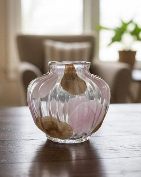AKDC Compact Transparent Glass Vase with Soft Brown & Pink Pattern – 16×18 cm Modern Table Décor - Al Kabayel Discount CentreAKDC Compact Transparent Glass Vase with Soft Brown & Pink Pattern – 16×18 cm Modern Table DécorFlower/Plant PotsAKDCAl Kabayel Discount Centre