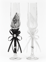 AKDC Wedding Bride & Groom Champagne Flute Glass Set of 2 – White & Black Design - Al Kabayel Discount CentreAKDC Wedding Bride & Groom Champagne Flute Glass Set of 2 – White & Black DesignWine GlassesAKDCAl Kabayel Discount Centre