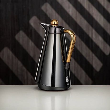 Almarjan 2 Pcs Luxury Vacuum Flask Set (0.7 / 1 LTR )– Metallic Black with Rich Gold Details (E10C95) - Al Kabayel Discount CentreAlmarjan 2 Pcs Luxury Vacuum Flask Set (0.7 / 1 LTR )– Metallic Black with Rich Gold Details (E10C95)ThermosALMARJANAl Kabayel Discount Centre
