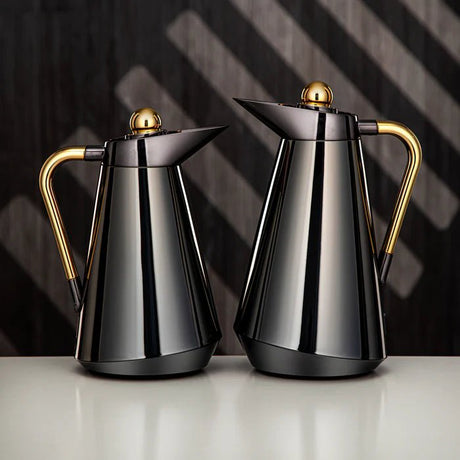 Almarjan 2 Pcs Luxury Vacuum Flask Set (0.7 / 1 LTR )– Metallic Black with Rich Gold Details (E10C95) - Al Kabayel Discount CentreAlmarjan 2 Pcs Luxury Vacuum Flask Set (0.7 / 1 LTR )– Metallic Black with Rich Gold Details (E10C95)ThermosALMARJANAl Kabayel Discount Centre