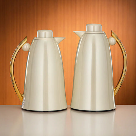 Almarjan Premium Vacuum Flask Pair (0.7L & 1L) – Pearl White with Gold Accents - Al Kabayel Discount CentreAlmarjan Premium Vacuum Flask Pair (0.7L & 1L) – Pearl White with Gold AccentsThermosAKDCAl Kabayel Discount Centre