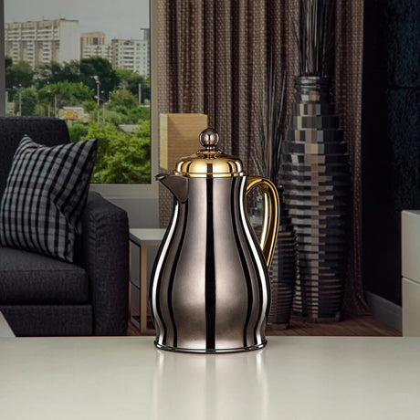 Almarjan Vacuum Flask Metal Body with Glass Liner 0.5L Nickel Black & Gold (RPA - 050 - NBKG) - Al Kabayel Discount CentreAlmarjan Vacuum Flask Metal Body with Glass Liner 0.5L Nickel Black & Gold (RPA - 050 - NBKG)ThermosALMARJANAl Kabayel Discount Centre