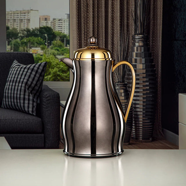Almarjan Vacuum Flask Metal Body with Glass Liner 1L Nickel Black & Gold (RPA - 100 - NBKG) - Al Kabayel Discount CentreAlmarjan Vacuum Flask Metal Body with Glass Liner 1L Nickel Black & Gold (RPA - 100 - NBKG)ThermosALMARJANAl Kabayel Discount Centre