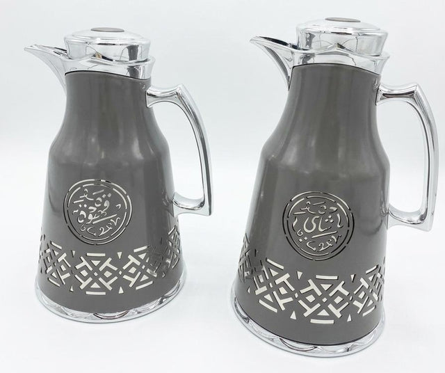 Bait Al Crystal Silver & Gray Arabic Pattern Elegant Vacuum Flask for Hot & Cold Beverage Serving 700ml–1L Capacity - Al Kabayel Discount CentreBait Al Crystal Silver & Gray Arabic Pattern Elegant Vacuum Flask for Hot & Cold Beverage Serving 700ml–1L CapacityThermosBAIT AL CRYSTALAl Kabayel Discount Centre