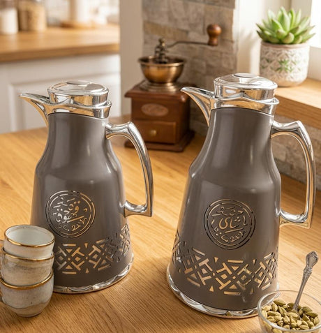 Bait Al Crystal Silver & Gray Arabic Pattern Elegant Vacuum Flask for Hot & Cold Beverage Serving 700ml–1L Capacity - Al Kabayel Discount CentreBait Al Crystal Silver & Gray Arabic Pattern Elegant Vacuum Flask for Hot & Cold Beverage Serving 700ml–1L CapacityThermosBAIT AL CRYSTALAl Kabayel Discount Centre