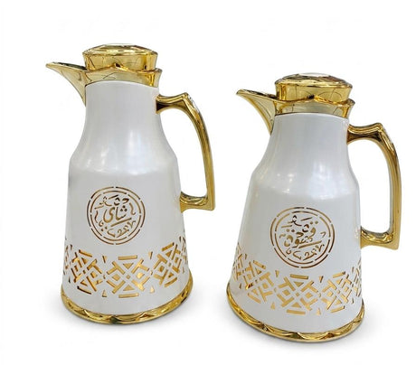Bait Al Crystal White & Gold Arabic Art Design Premium Vacuum Flask for Tea & Coffee 700ml–1L Capacity - Al Kabayel Discount CentreBait Al Crystal White & Gold Arabic Art Design Premium Vacuum Flask for Tea & Coffee 700ml–1L CapacityThermosBAIT AL CRYSTALAl Kabayel Discount Centre