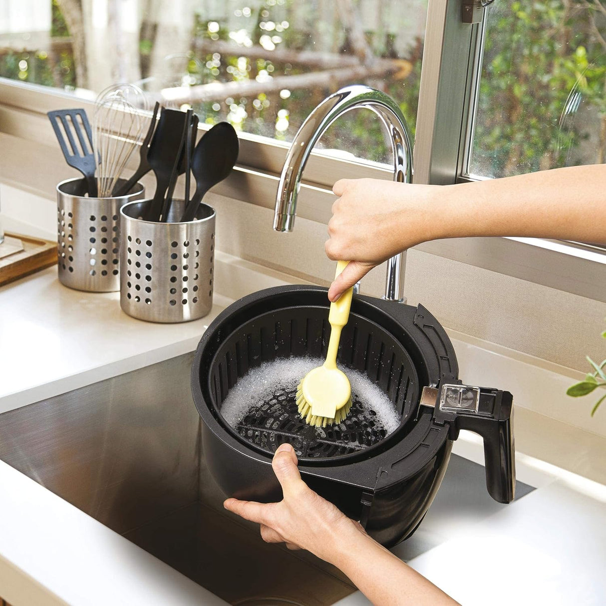 BLACK+DECKER 3.5L Manual Aerofry Air Fryer With Rapid Air Convection Technology, Black/Grey - AF200 - B5 , 2 Years Warranty - Al Kabayel Discount CentreBLACK+DECKER 3.5L Manual Aerofry Air Fryer With Rapid Air Convection Technology, Black/Grey - AF200 - B5 , 2 Years WarrantyAir FryersBLACK & DECKERAl Kabayel Discount Centre