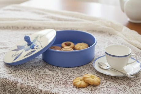 DALLAH ADDAR ROUND CANDY STORAGE BOX – 20CM LARGE SIZE BLUE COLOR METAL CONTAINER FOR DRY FRUITS, SWEETS & PARTY SERVING PURPOSES - Al Kabayel Discount CentreDALLAH ADDAR ROUND CANDY STORAGE BOX – 20CM LARGE SIZE BLUE COLOR METAL CONTAINER FOR DRY FRUITS, SWEETS & PARTY SERVING PURPOSESJars & Food SaversDALLAH ADDARAl Kabayel Discount Centre