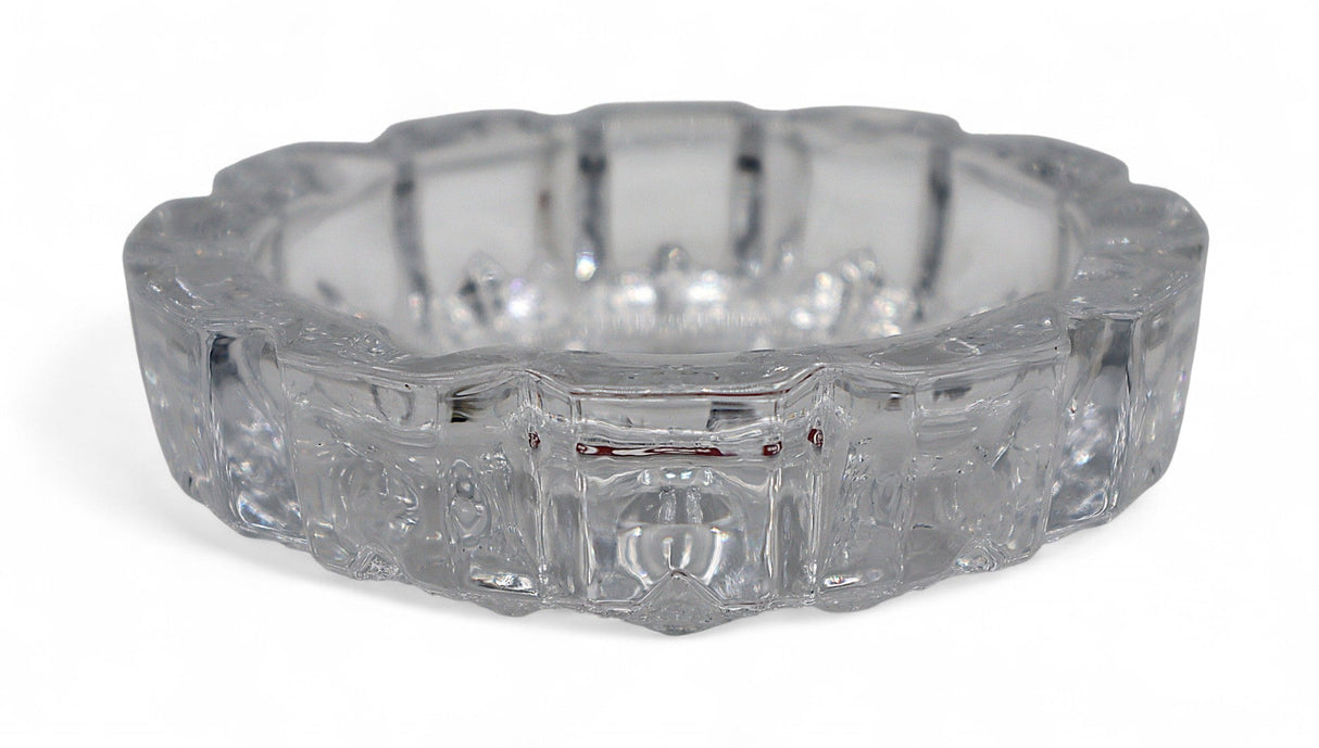 DELI Modern Round Glass Ashtray with Artistic Design – Strong & Stylish Clear Glass Smoking Accessory for Everyday Use – 13×4 cm - Al Kabayel Discount CentreDELI Modern Round Glass Ashtray with Artistic Design – Strong & Stylish Clear Glass Smoking Accessory for Everyday Use – 13×4 cmHome Décor AccentsDELIAl Kabayel Discount Centre