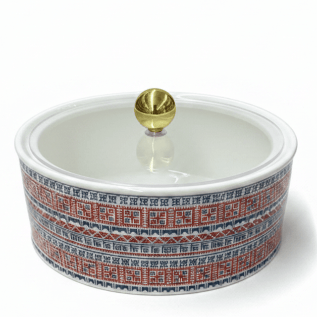 Luhpar Modern Ceramic Dates Bowl with Tatreez Pattern & Clear Acrylic Cover for Serving Dry Fruits and Snacks – 15×15 cm - Al Kabayel Discount CentreLuhpar Modern Ceramic Dates Bowl with Tatreez Pattern & Clear Acrylic Cover for Serving Dry Fruits and Snacks – 15×15 cmJars & Food SaversLUHPARAl Kabayel Discount Centre