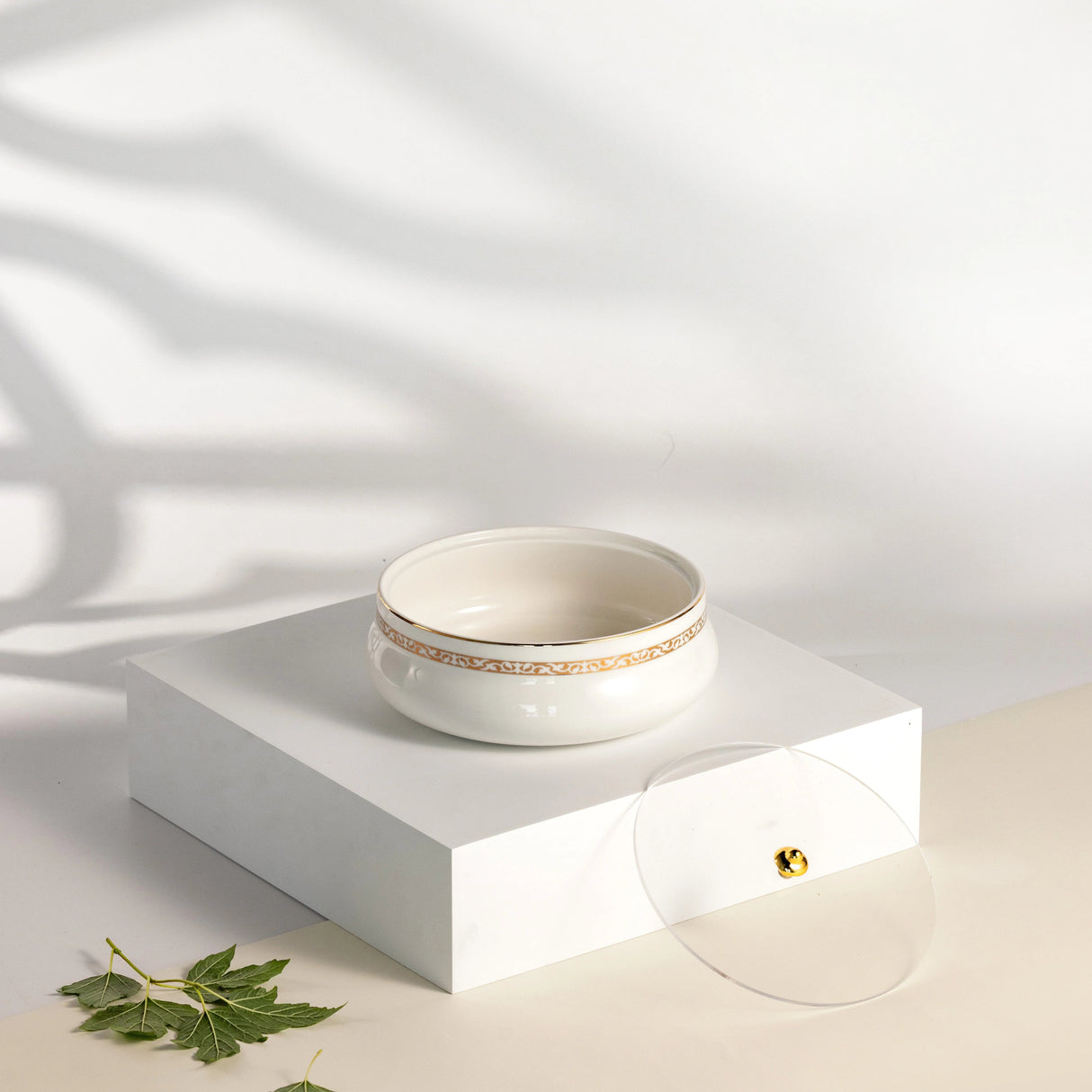 Otantic Naqsh Ceramic Dates Bowl with Lid 17cm*6cm, White/Gold - ET2975 - Al Kabayel Discount CentreOtantic Naqsh Ceramic Dates Bowl with Lid 17cm*6cm, White/Gold - ET2975BowlsOTANTIKAl Kabayel Discount Centre