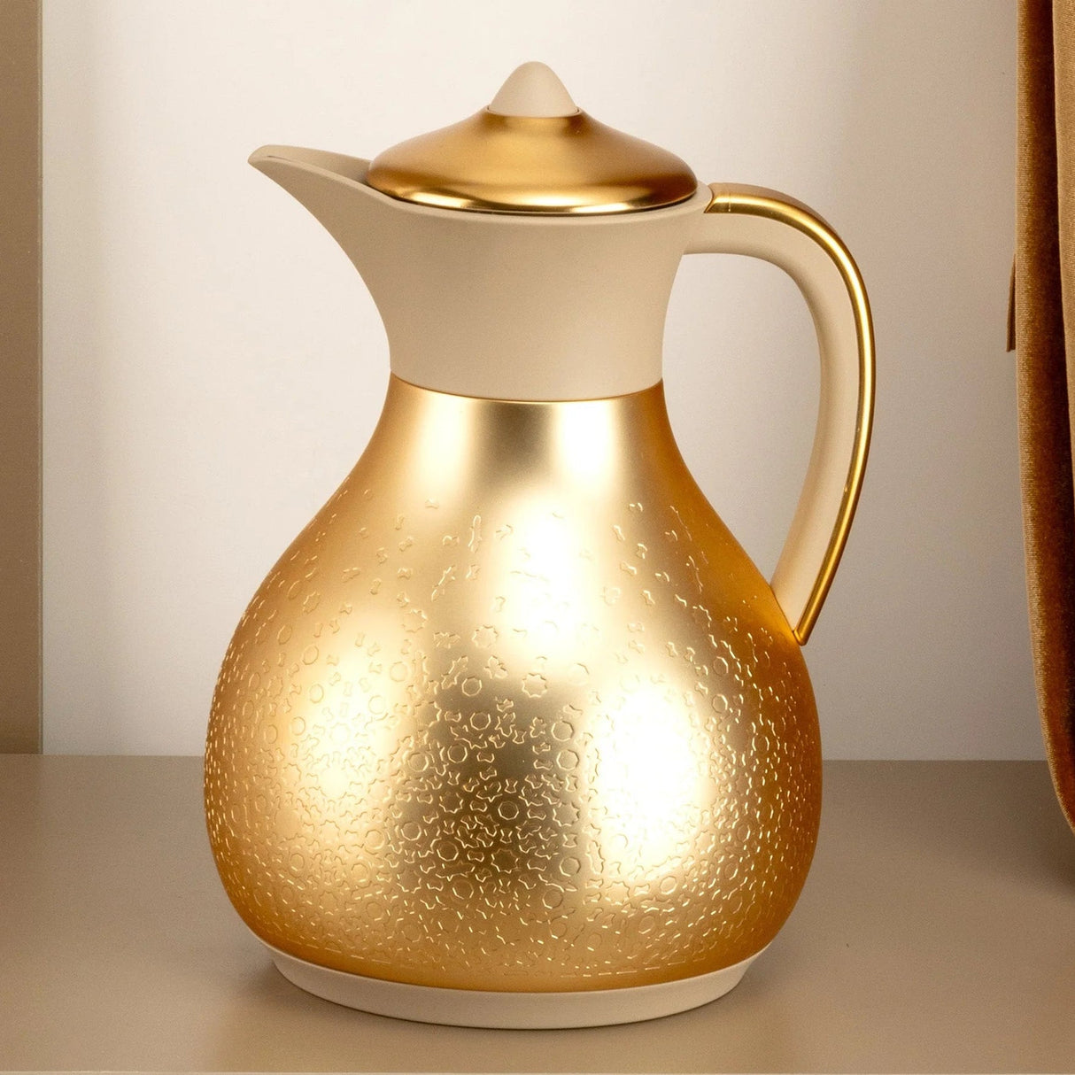 Otantik 1 Ltr Tea Or Coffee Pot From Nourhan - Matte Gold + Beige - Al Kabayel Discount CentreOtantik 1 Ltr Tea Or Coffee Pot From Nourhan - Matte Gold + BeigeThermosOTANTIKAl Kabayel Discount Centre